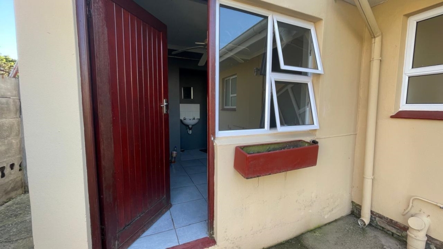 5 Bedroom Property for Sale in Beacon Bay Eastern Cape